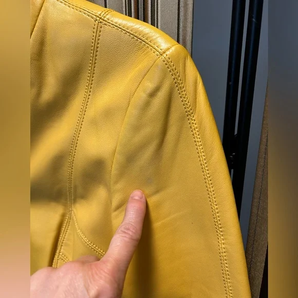 Danier leather jacket - Picture 12 of 17